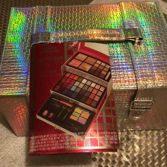 NWT SALE🔴CASE AND 73 PIECE MAKE UP IN TIME FOR HOLIDAY - Picture 2 of 5